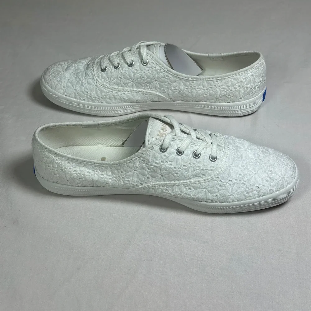 Keds Women's White Lace Sneakers Shoes Size 9.5M Fashion Casual New in Box‎
